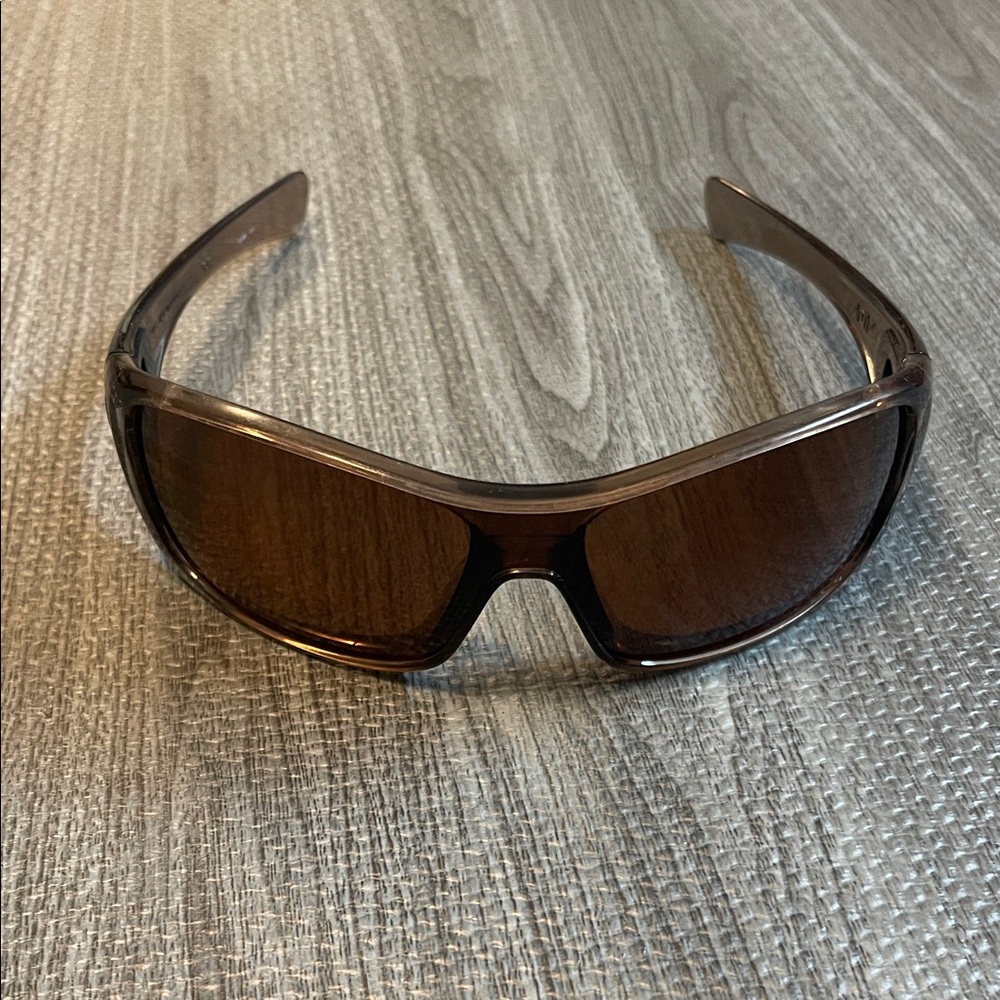 Brown Oakley Antix Sunglasses with polarized lenses - Picture 4 of 4